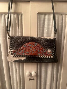 Myra Crossbody